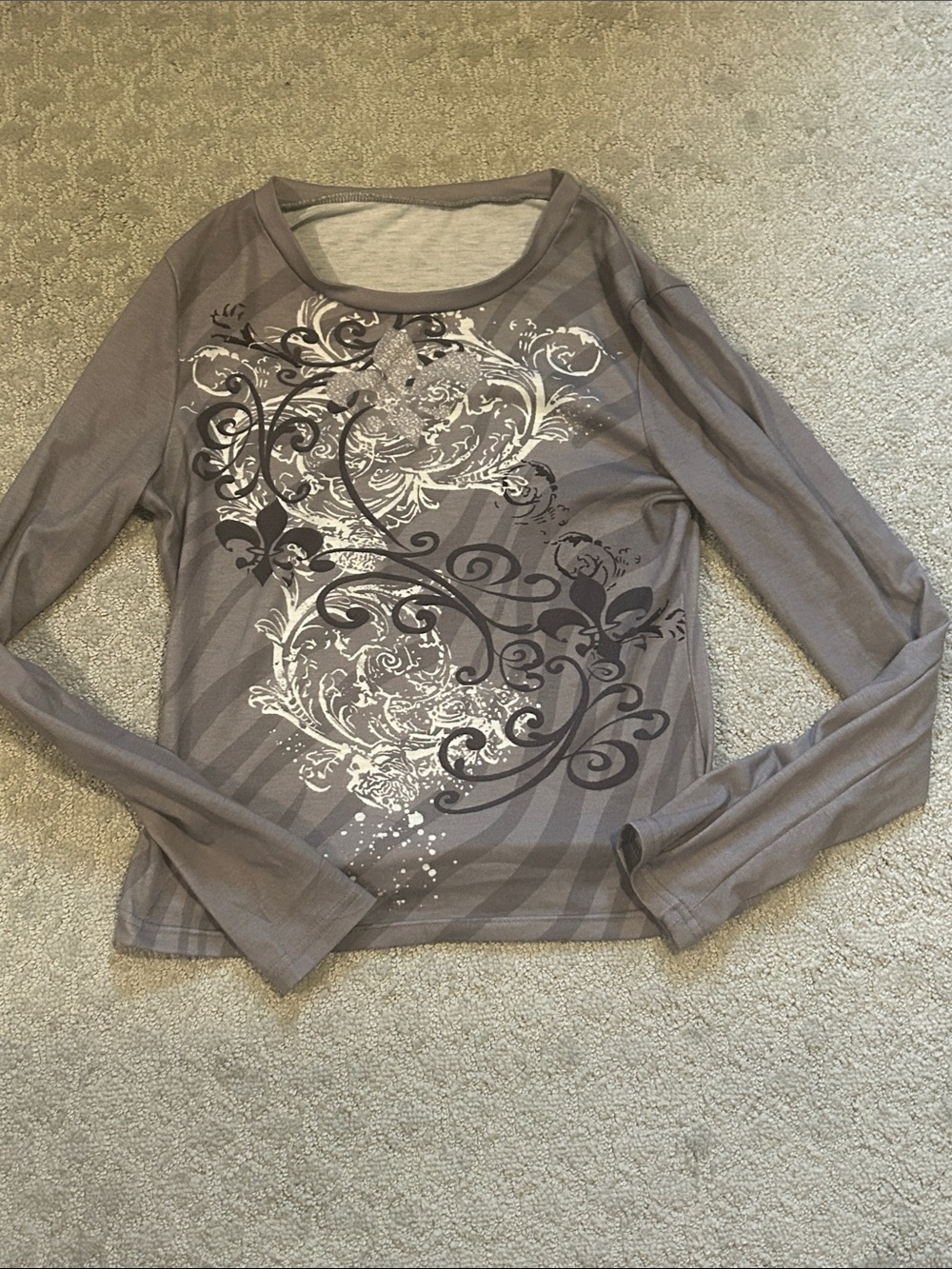 Y2K Women's Long-Sleeve Graphic Tee in Gray
